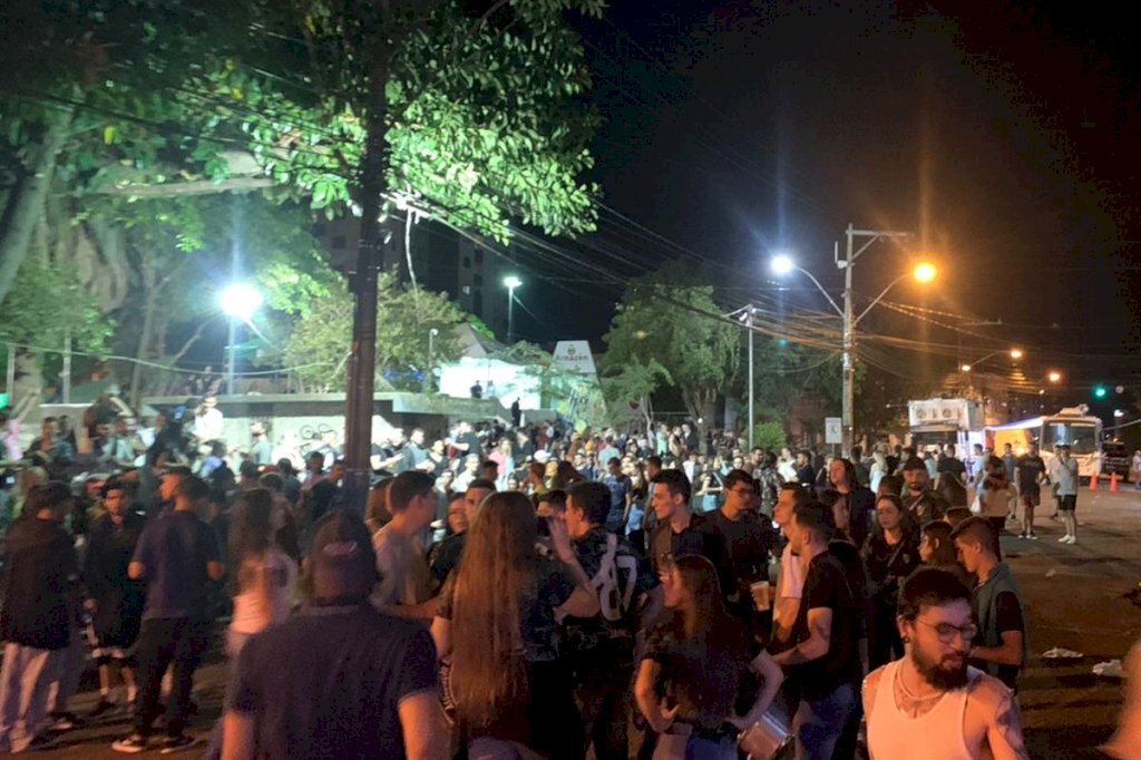 Calourada Segura reúne centenas de pessoas na Praça Saturnino de Brito