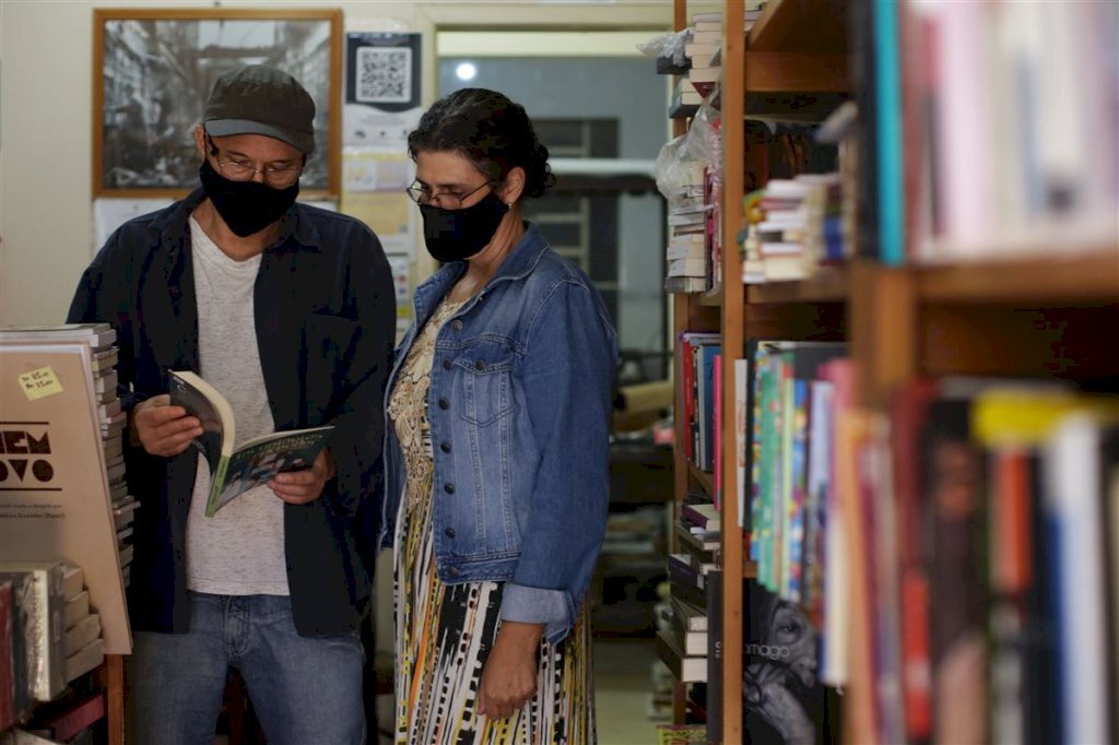 VÍDEO + FOTOS: O amor pelos livros manteve livraria durante a pandemia