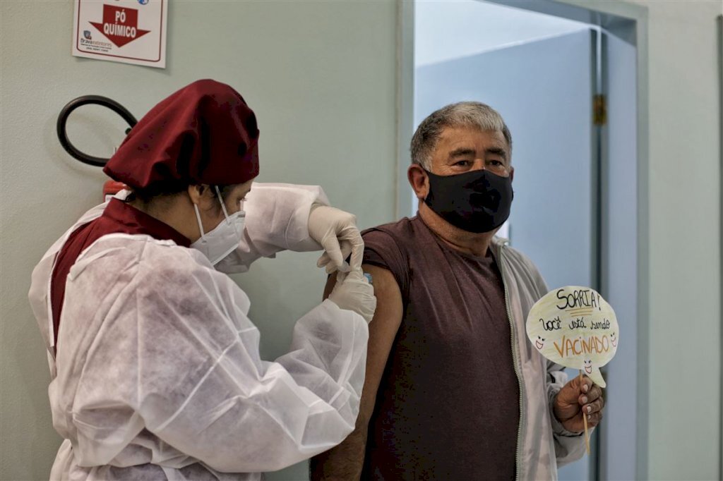 Vacinação contra a Covid-19 em ESFs teve movimento tranquilo nesta sexta-feira