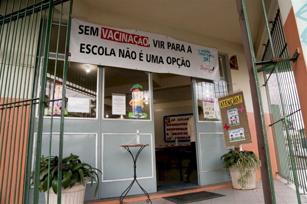 VÍDEO: apesar da previsão de retorno, escolas municipais seguem sem receber alunos