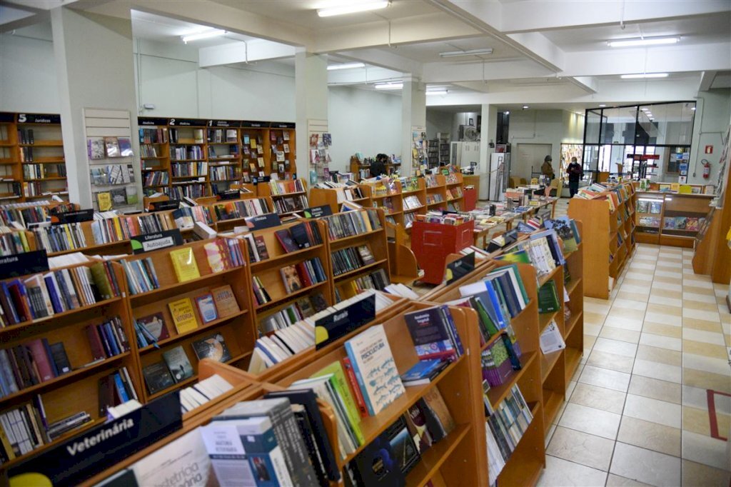 VÍDEO + FOTOS: há 40 anos, associação promove acesso aos livros e a cultura