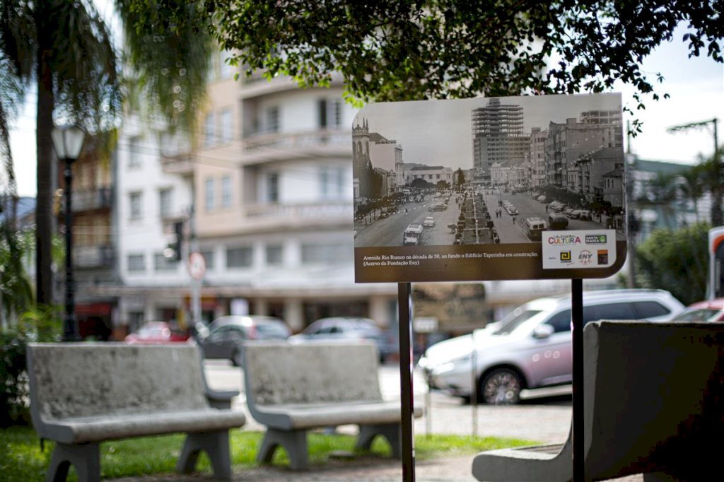 Exposição na Avenida Rio Branco conta história de Santa Maria em fotos