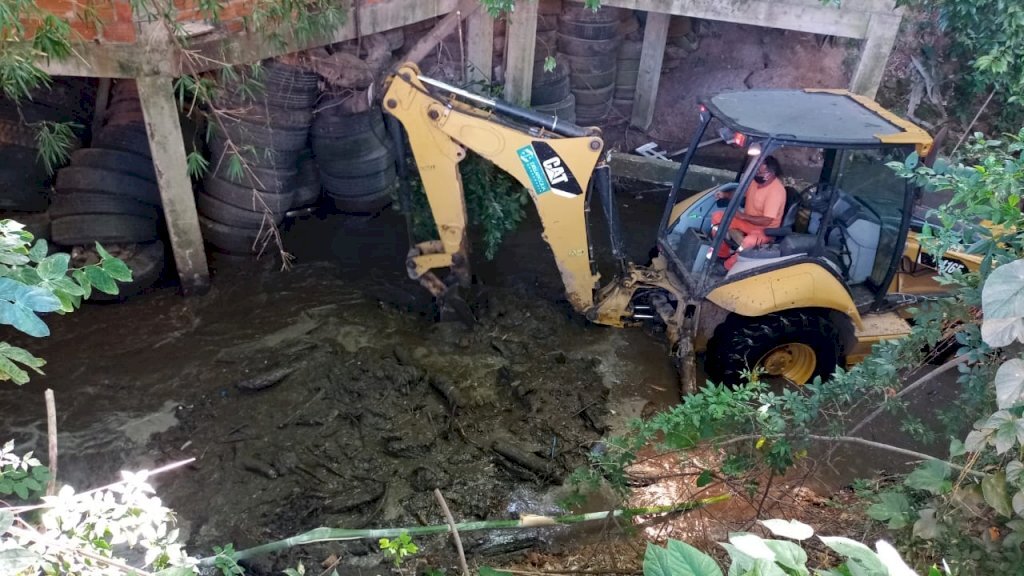 VÍDEO: Prefeitura investe R$ 4 milhões para desassorear 20 km de arroios