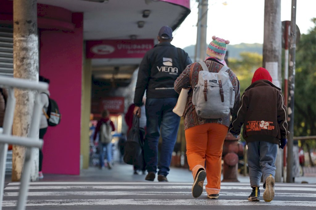 Semana começa com tempo nublado. Na terça, tem chuva com chance de granizo