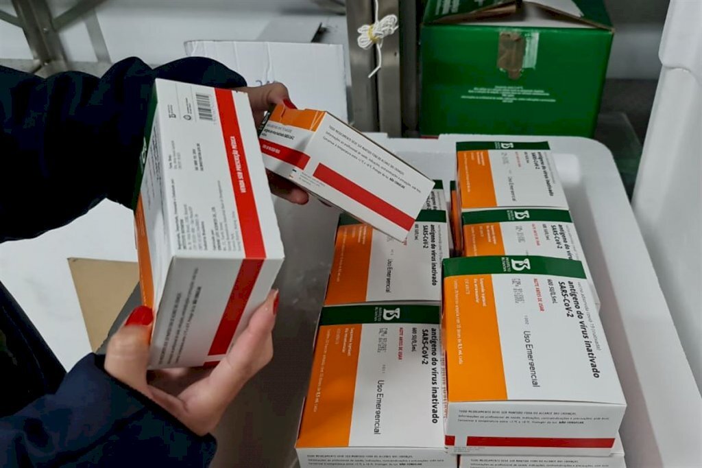 RS recebeu 22,8 mil doses da vacina CoronaVac neste sábado