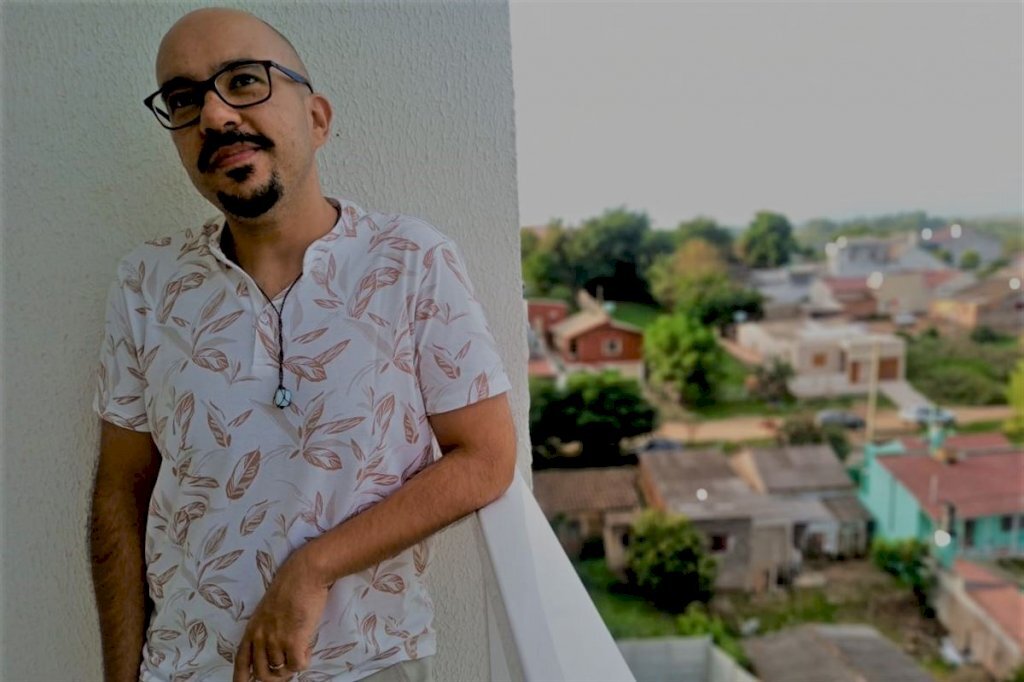 Adriano de Souza lança primeiro álbum solo em homenagem a Santa Maria