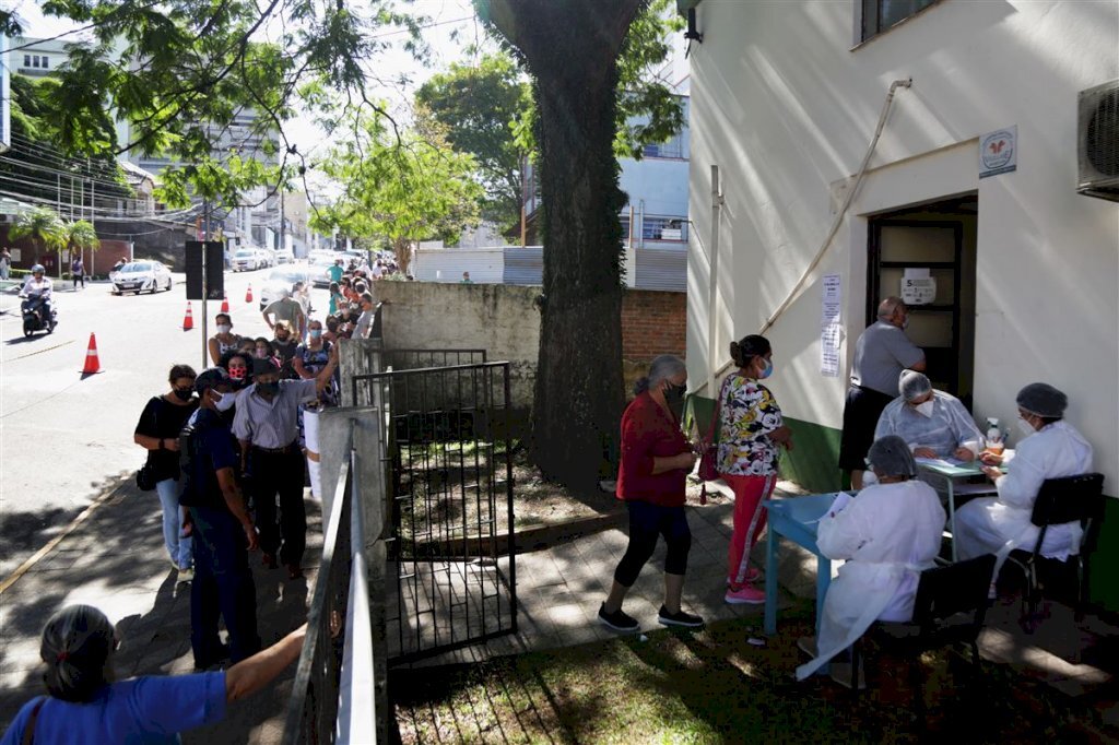 Quem não fez a 2º dose nesta semana deve procurar a Policlínica Erasmo Crossetti