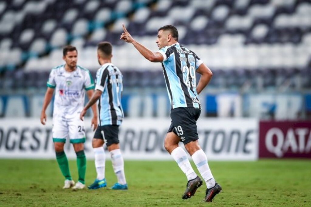 Com Tiago Nunes na arquibancada, Grêmio derrota o La Equidad na Copa Sul-Americana por 2 a 1
