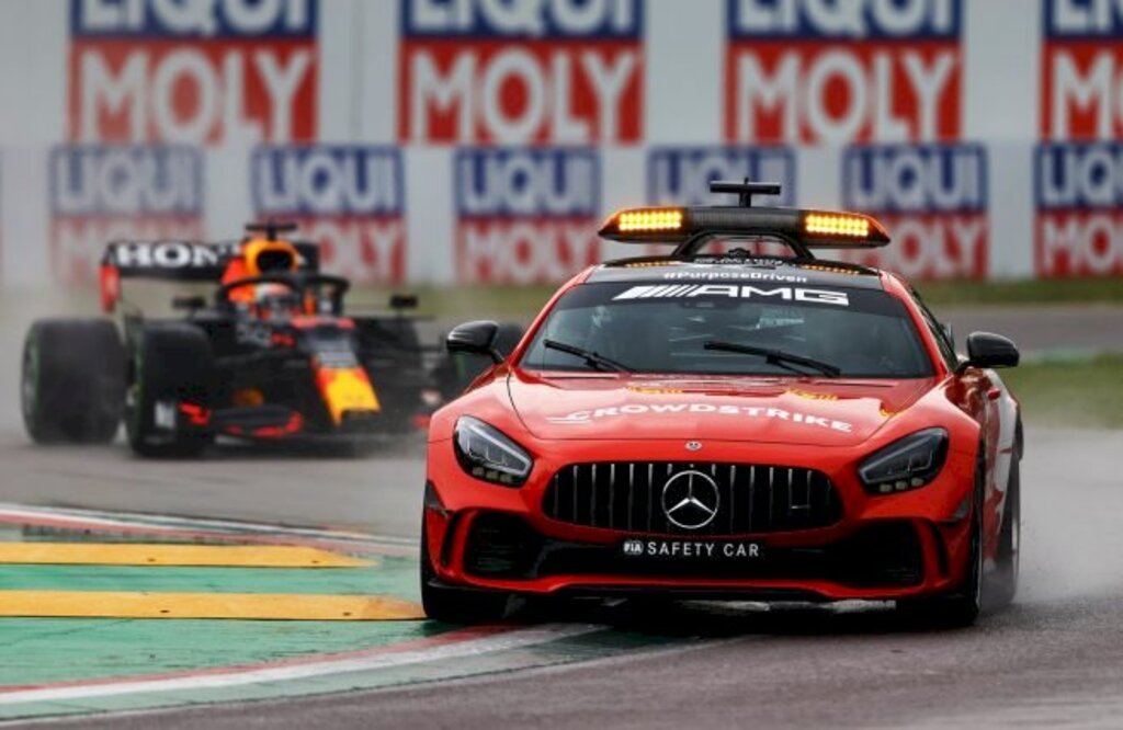 Max Verstappen vence GP marcado por chuva e bandeira vermelha na Itália