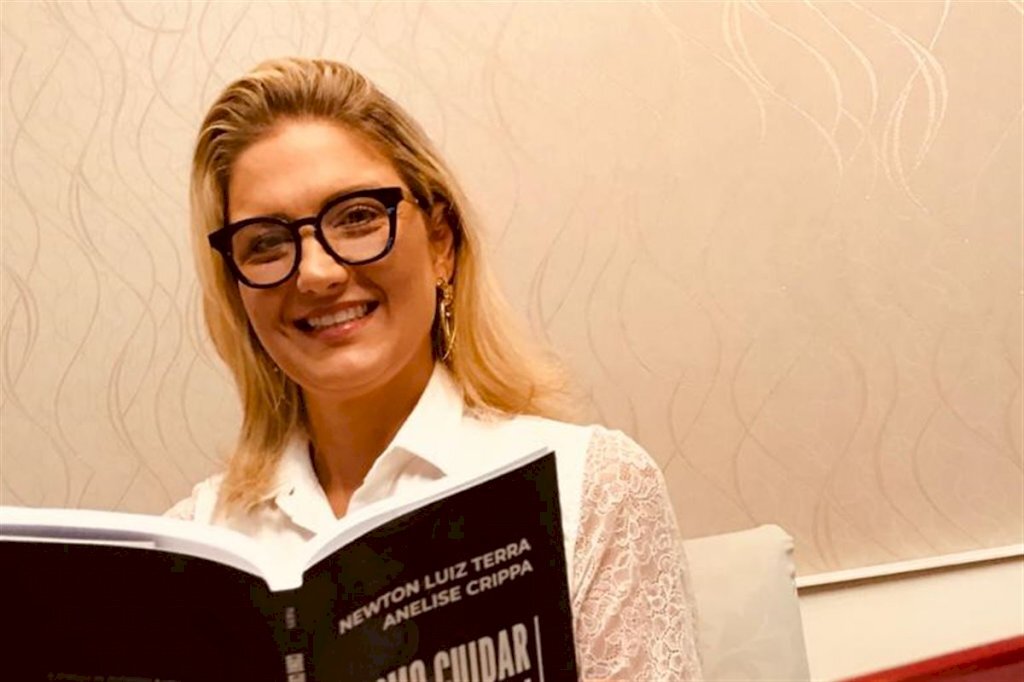 Carla Kowalski participa de livro sobre alzheimer