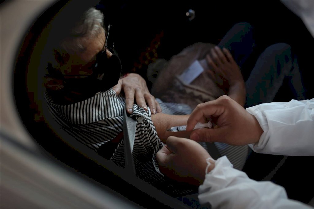 Clínica fará drive-thru solidário para vacinação da gripe