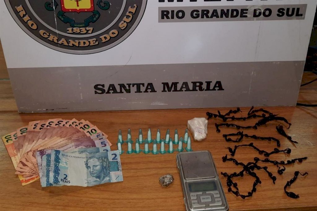 Adolescente é pego com crack, cocaína e dinheiro no Bairro Km 3