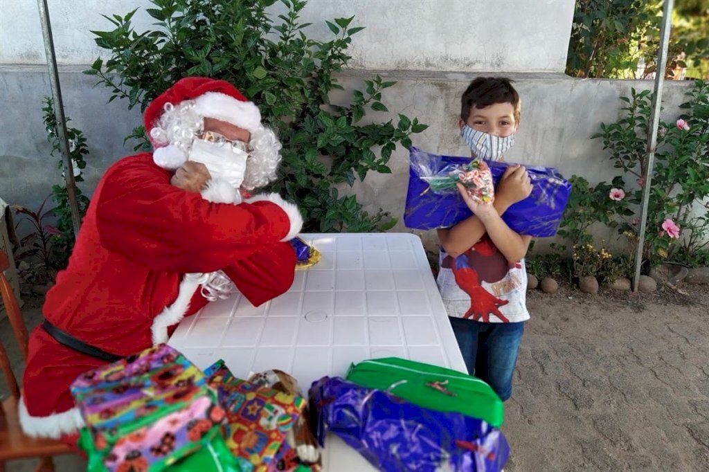 Natal da Asena distribui brinquedos e cestas básicas