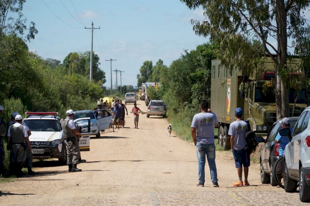 50 famílias deixam área após reintegração de posse em São Gabriel