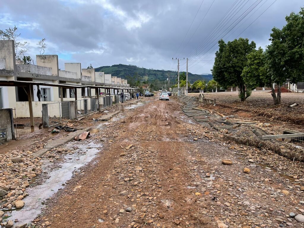 PRAIA GRANDE E REGIÃO CONTABILIZAM OS PREJUÍZOS CAUSADOS PELA ENXURRADA DA NOITE DE 15 JUNHO