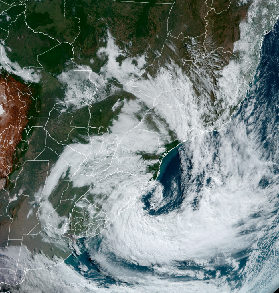 Monitoramento mostra afastamento do ciclone e enfraquecimento dos ventos nas próximas horas