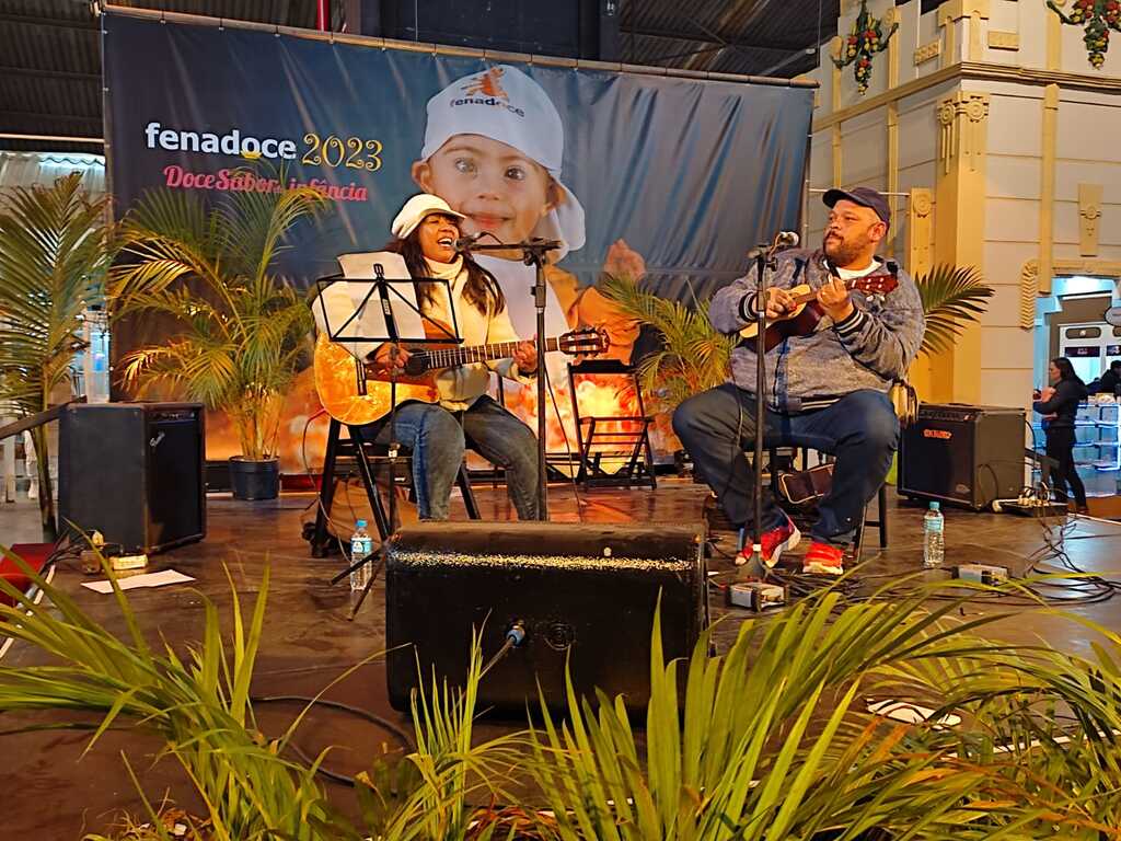 Divulgação - DP - Artista e a cantora e compositora Josi Maciel foram atrações da Feira nesta semana