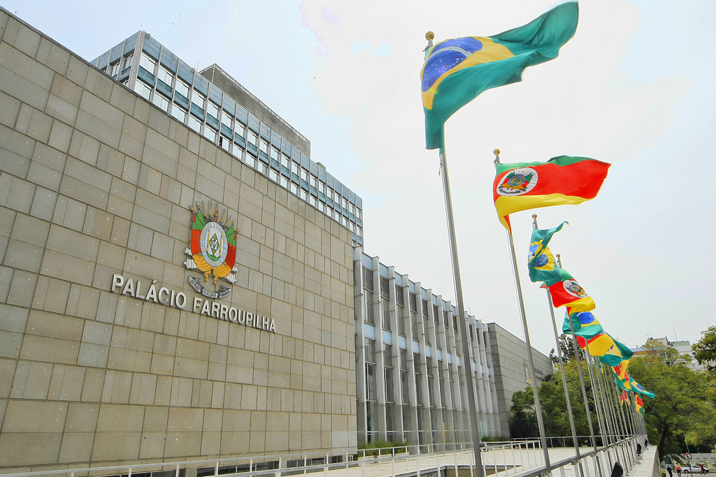  - Tramitando em regime de urgência, projeto tranca a pauta de votação da sessão de terça-feira.