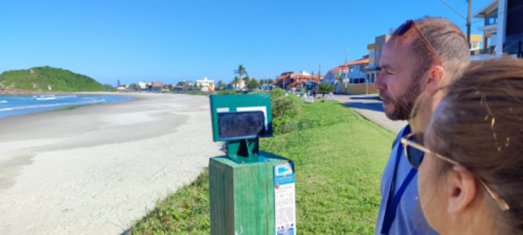 Pessoas que visitam a Prainha podem ajudar no monitoramento costeiro com registro de fotos pelo celular