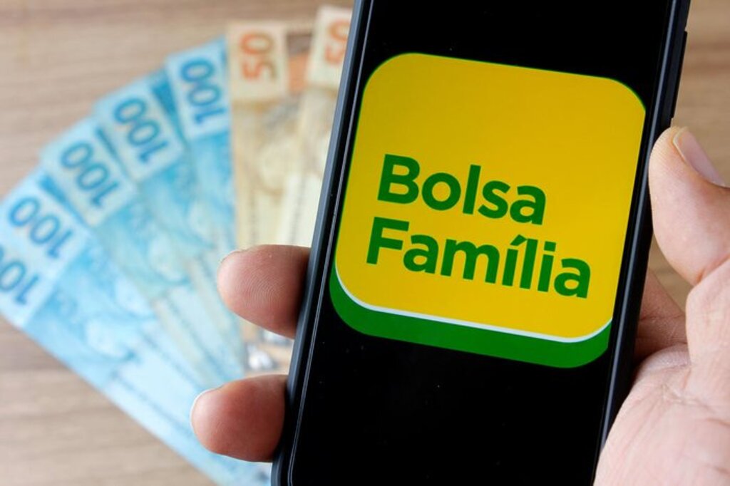 Bolsa Família paga valor extra e benefício é o maior da história