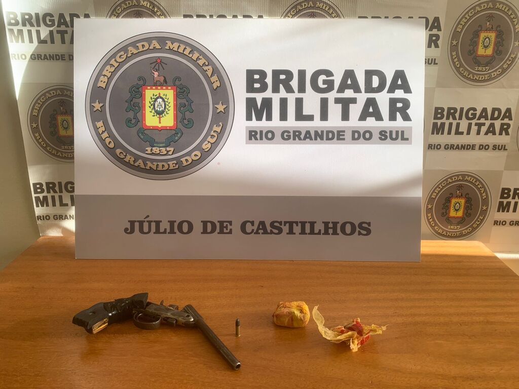 Trio é detido com arma, munições e drogas em acampamento em Júlio de Castilhos