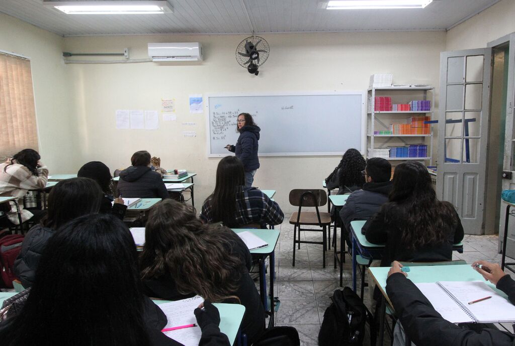 Foto: Jô Folha - DP - Comunidade escolar se preocupa com carga horária reduzida de algumas disciplinas básicas
