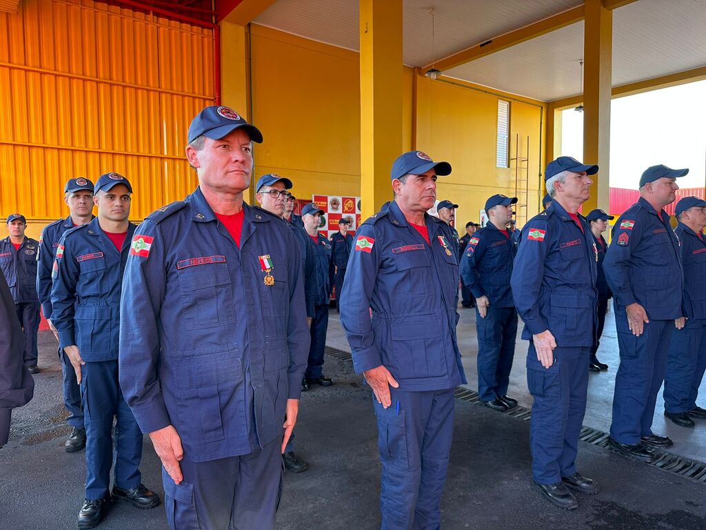 SOLENIDADE MARCA ENTREGA DE MEDALHAS E PROMOÇÃO DE BOMBEIROS MILITARES NO EXTREMO SUL