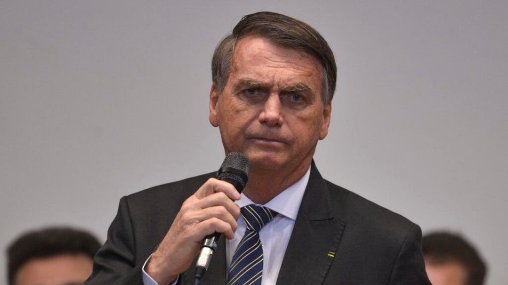 Julgamento é suspenso após MPE pedir condenação de Bolsonaro