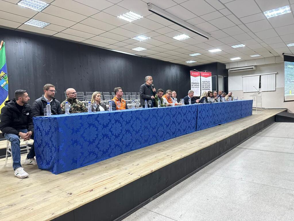 Mário Hildebrandt participa de audiência pública que discute a situação das barragens no Vale