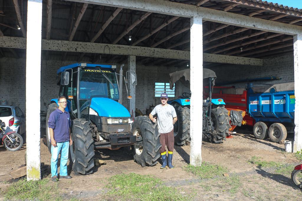 ASSOCIAÇÃO DE AGRICULTORES DE PASSO DE TORRES SEGUE PRESTANDO SERVIÇOS AO TRABALHOR RURAL