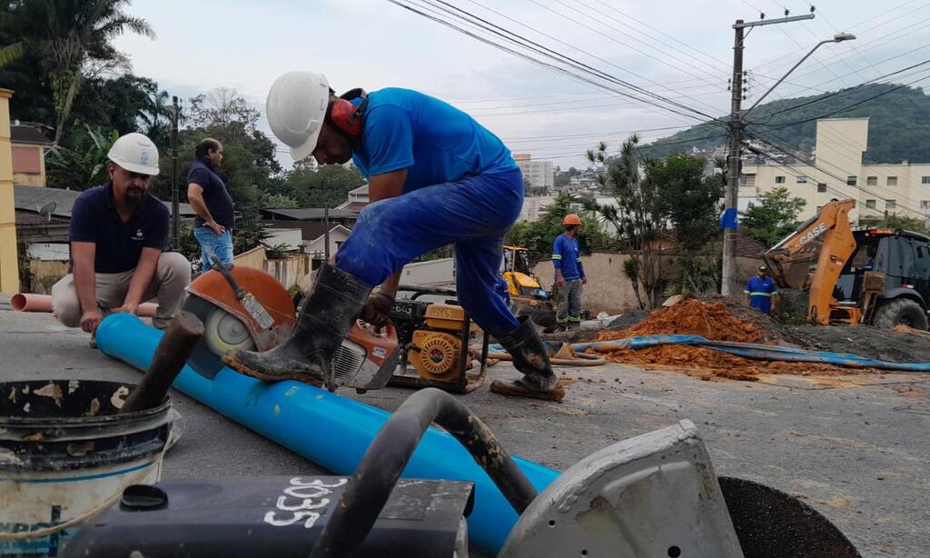 Águas de Joinville implanta novas redes de água nos bairros Jardim Iririú e Saguaçu