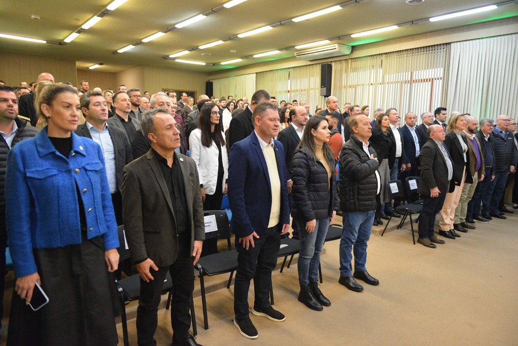 Prefeito e a vice-prefeita de Capinzal participam da apresentação do PROGRAMA “SANTA CATARINA LEVADA A SÉRIO + PERTO DE VOCÊ, criado pelo Governo do Estado