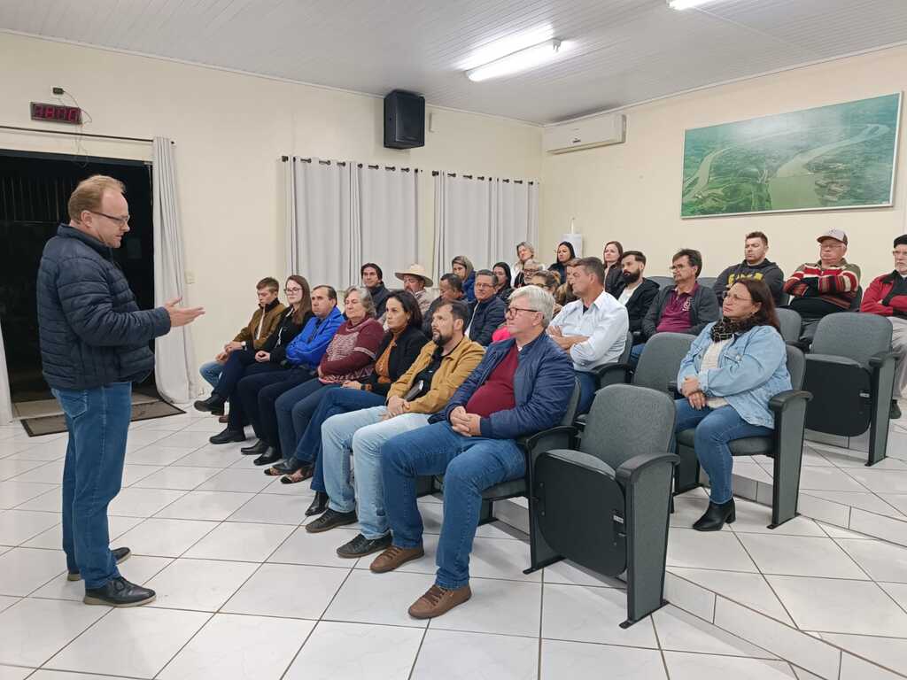 (Foto: Prefeitura de Águas de Chapecó). - O gerente regional do Sebrae/SC no oeste, Udo Martin Trennepohl, dá as boas-vindas ao novo município integrante do Programa Cidade Empreendedora