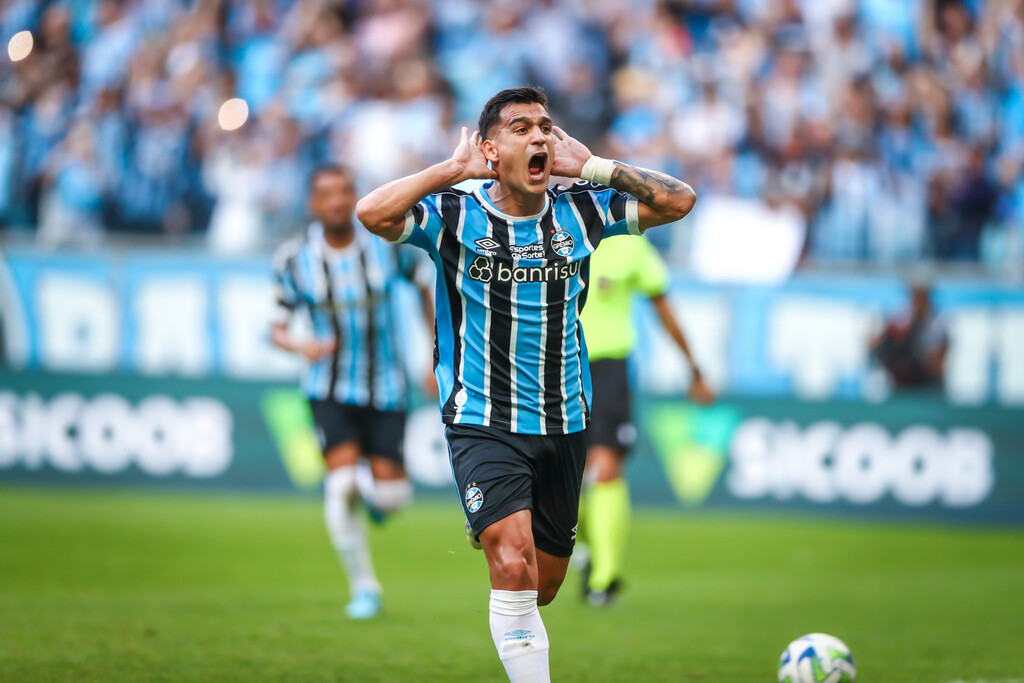 Grêmio goleia e assume a vice-liderança; Inter vence em BH