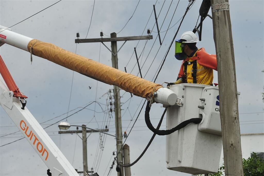 Confira os bairros e ruas com previsão de desligamento de energia nesta segunda-feira