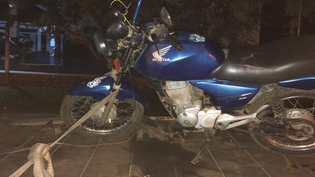 título imagem Motociclista é detido após ser flagrado com placa falsa na motocicleta
