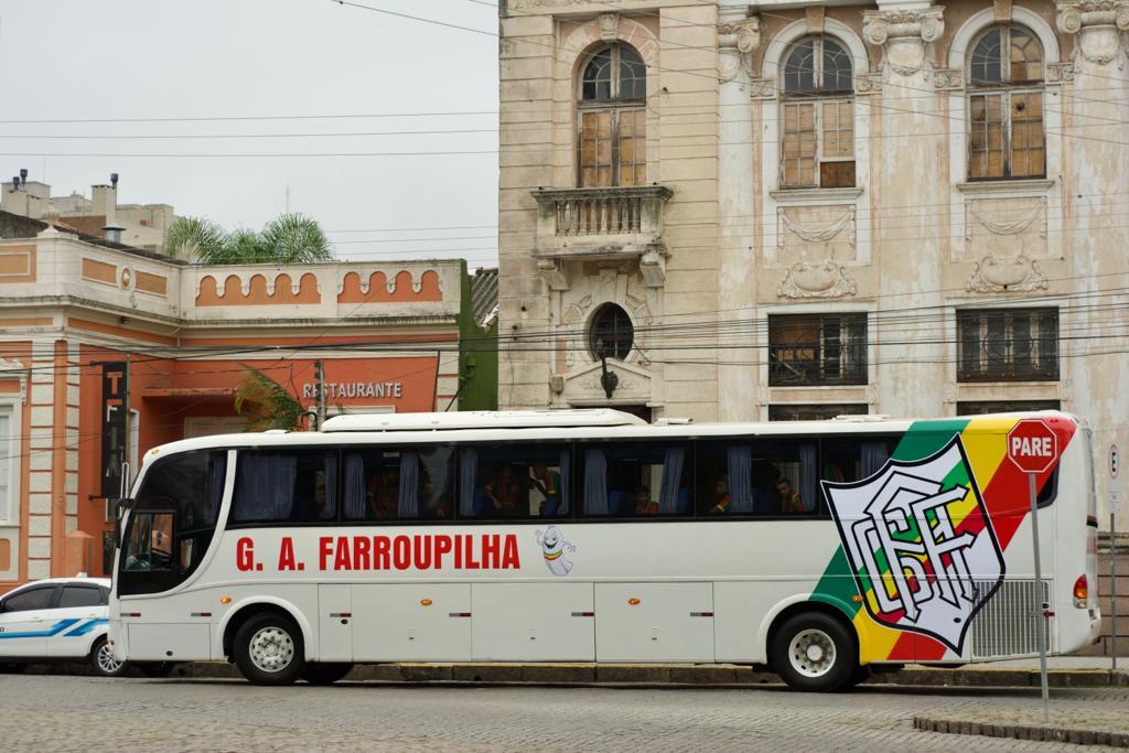 Farroupilha apresenta ônibus adquirido com recursos próprios