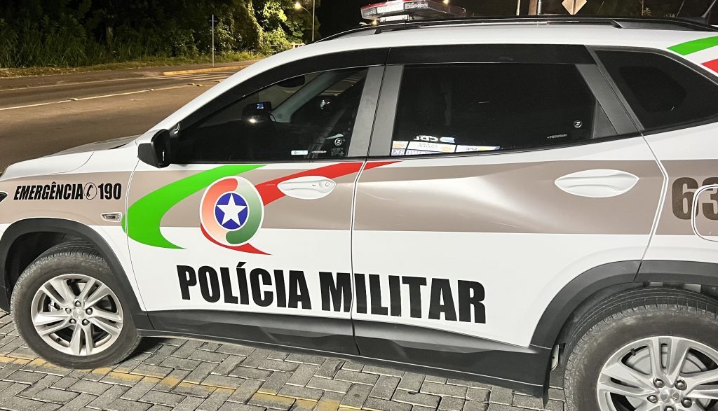 Criminoso leva dinheiro e doces