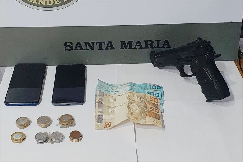 Homem é preso com arma falsa após assaltar farmácia em Santa Maria