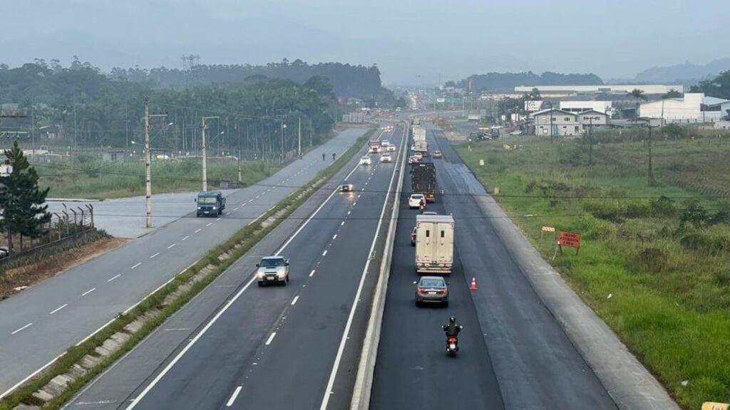 BR-280, no Norte do Estado, passa por duplicação (Foto: Guilherme Barbosa, NSC TV) - 