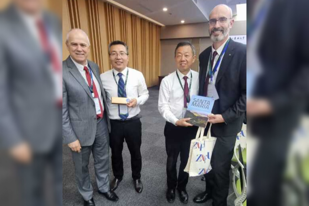 Na China, reitor da UFSM discute parcerias sobre agricultura sustentável entre universidades