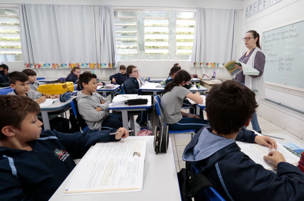 Prefeitura realiza pagamento de gratificação aos servidores inativos da Educação