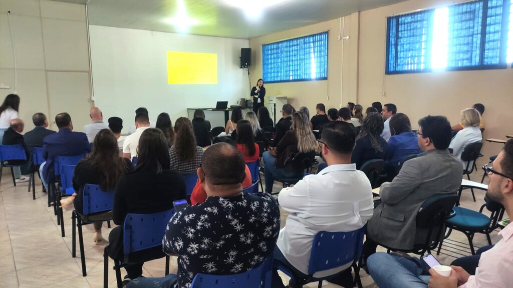 Gestora de Recursos Humanos da BMW Brasil, Eliete Galegaro visita Associação Empresarial de Araquari - Aciaa