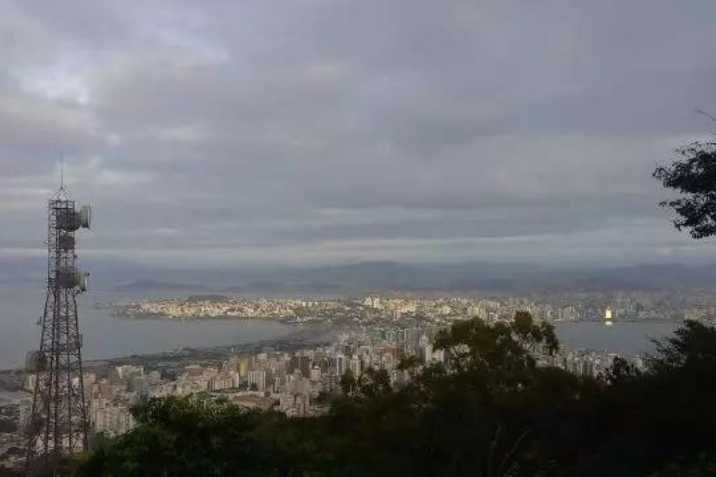 Massa de ar frio se aproxima de Santa Catarina e tempo pode ficar instável; veja previsão