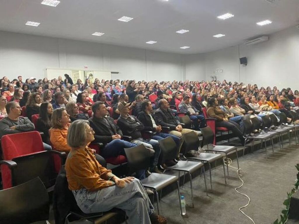 Palestra sobre autismo é aplicada