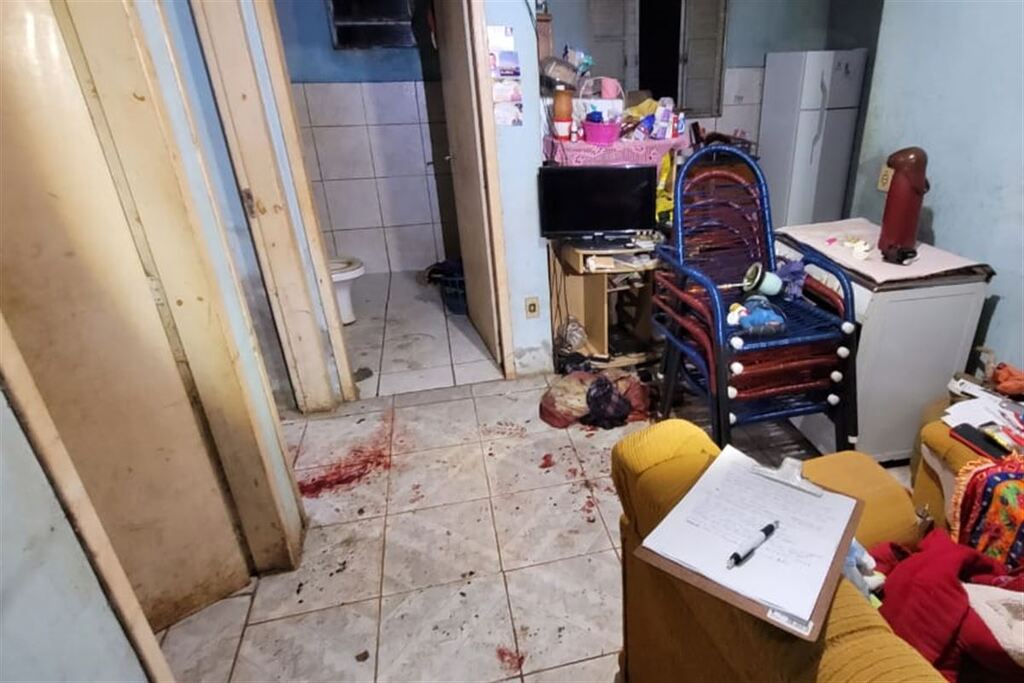 Foto: Polícia Civil - Vítima foi morta dentro de casa, após o ex-companheiro invadir o local com um facão