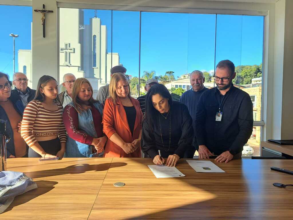 Deputada Giovânia de Sá visita Anita Garibaldi e destina recursos para o Hospital Frei Rogério