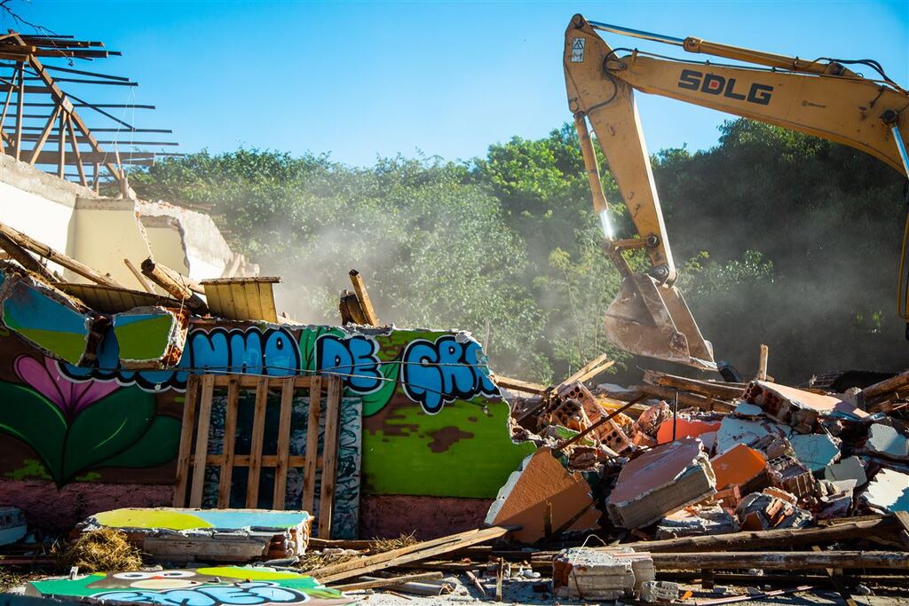 Escola Luizinho de Grandi é demolida e nova estrutura está prevista para ficar pronta em seis meses