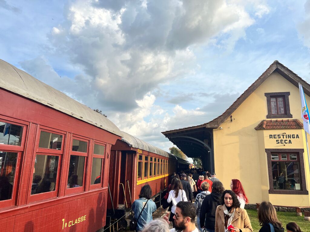 Trem turístico que resgata a história da região parte para novo passeio neste fim de semana; confira a programação