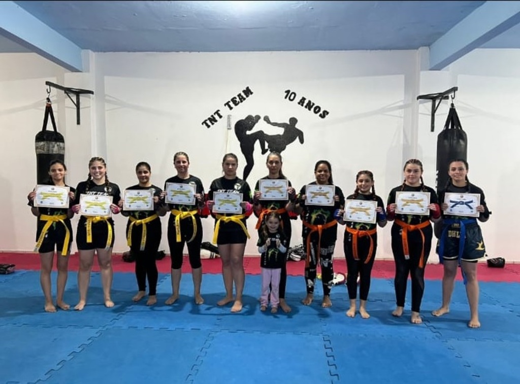 https://suitacdn.cloud-bricks.net/fotos/820432/file/desktop/Gradua%C3%A7%C3%A3o%20Kickboxing%20Tio%20Nata%2001.jpeg?1688151990